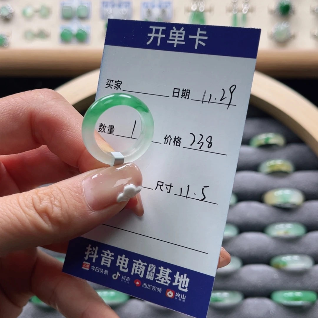 未镶嵌石英质玉戒圈?*
