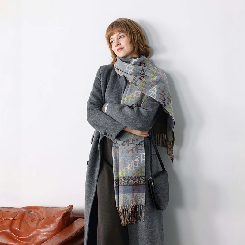 2025字母D时尚仿羊绒提花围巾秋冬季保暖长流苏围脖防风外搭披肩