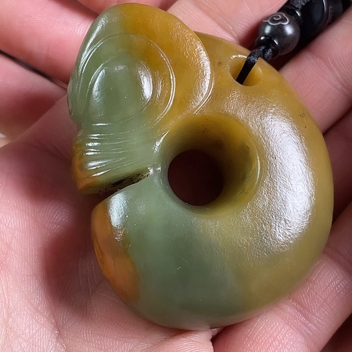 湘***哥和田玉未镶嵌挂件