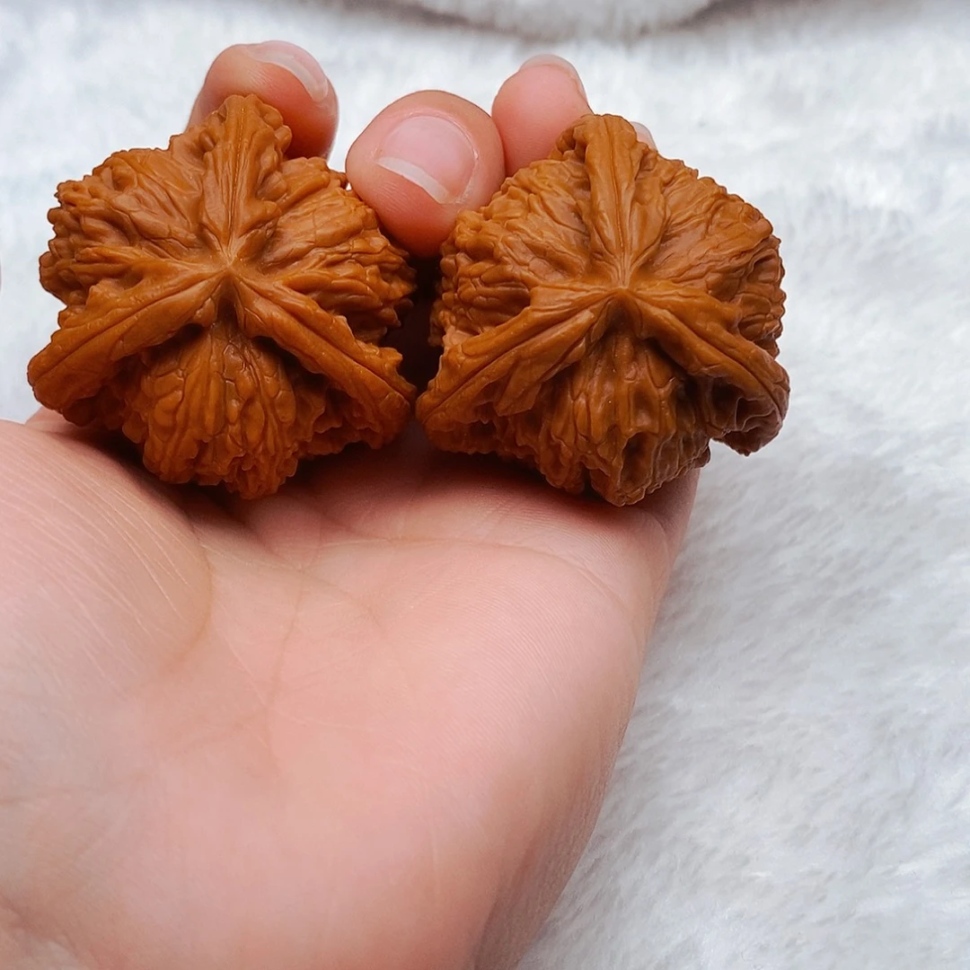 终***蝶文玩核桃吊坠三棱