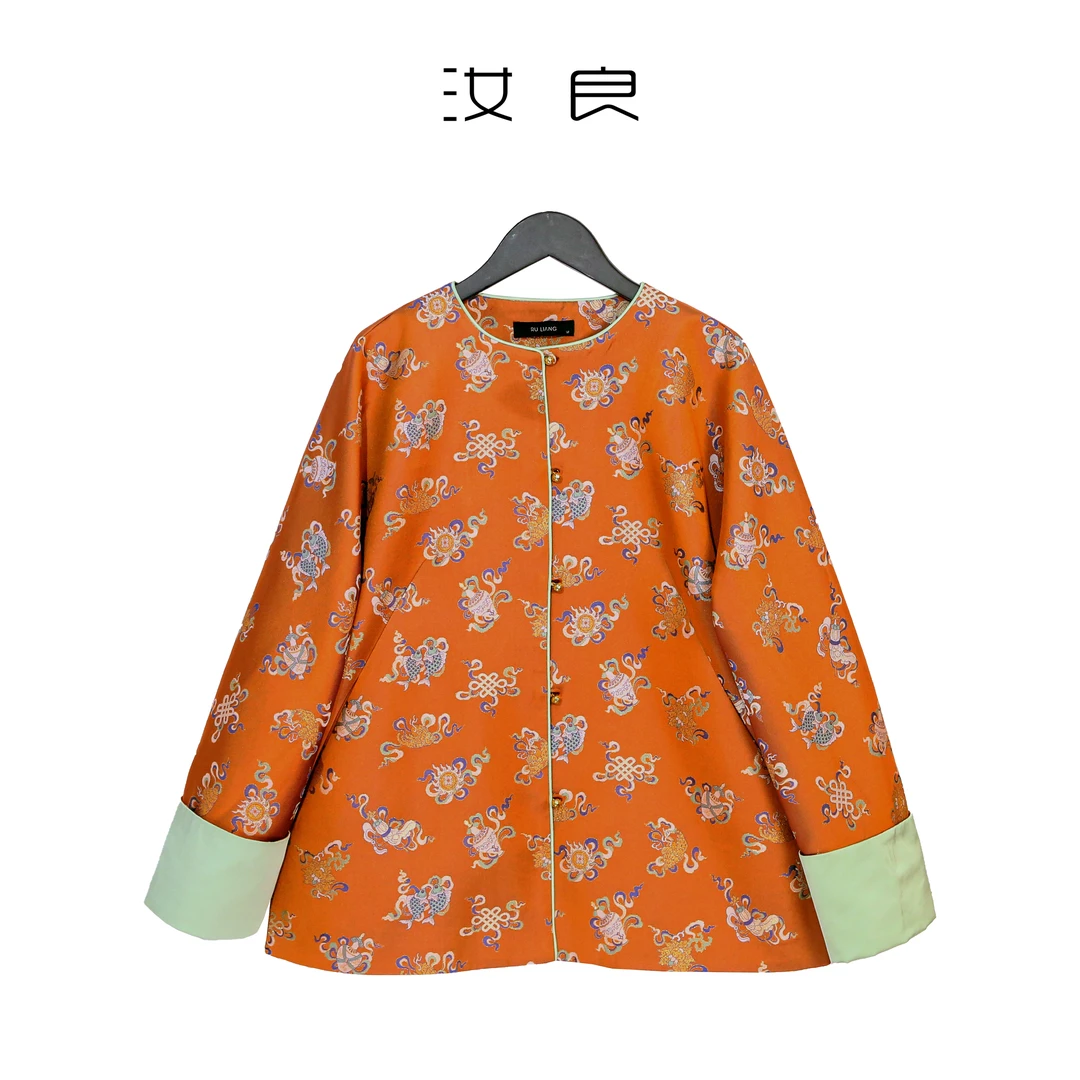 时尚圆领铜扣长袖上衣