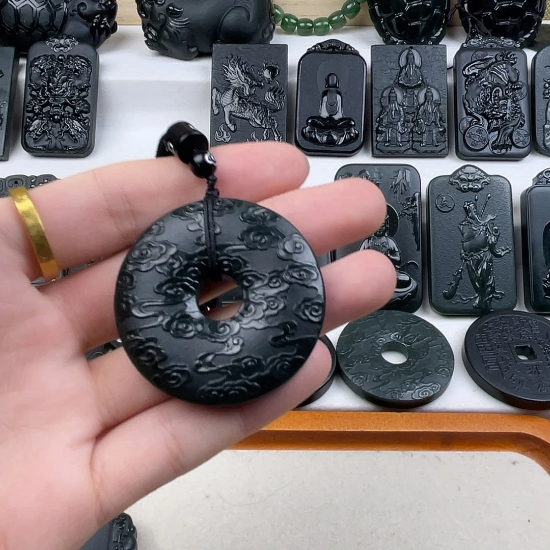 山***丘和田玉未镶嵌颈饰