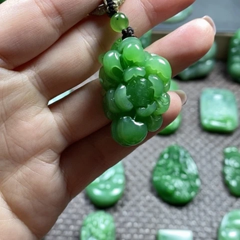 【闪购商品】颈饰未镶嵌和田玉