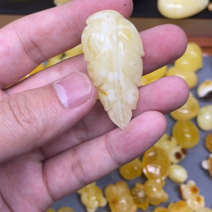 琥珀未镶嵌珠宝奇石