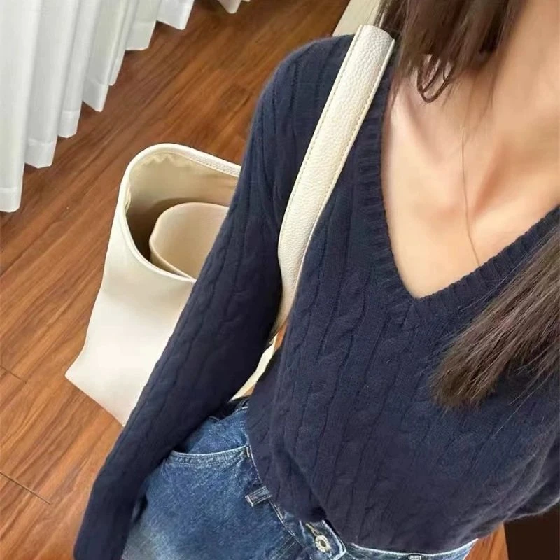 秋冬款麻花V领羊毛衫女长袖时尚百搭毛衣慵懒羊绒针织打底衫上衣