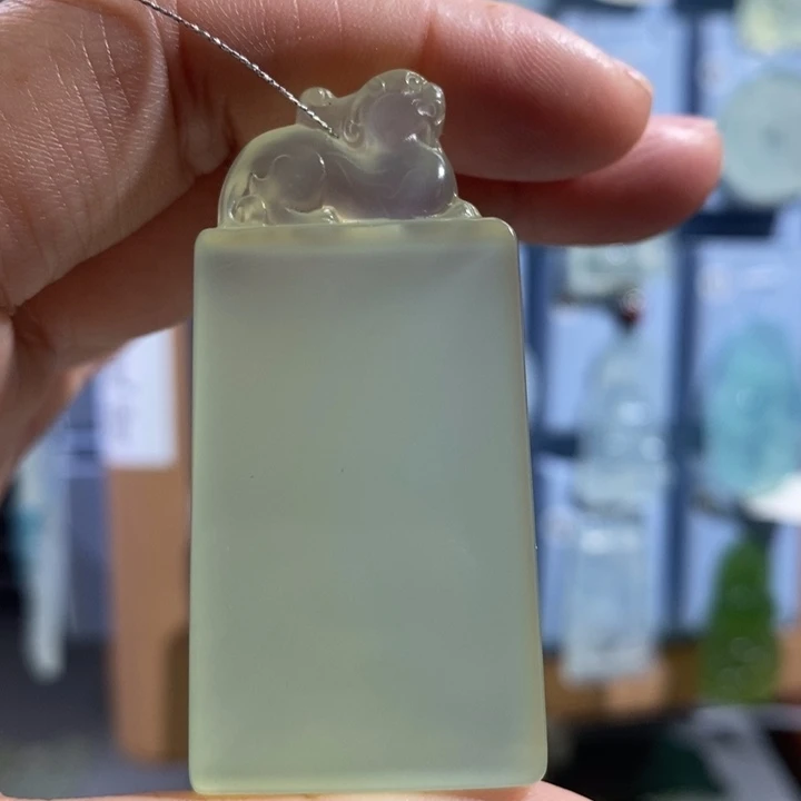 岫玉未镶嵌颈饰吊坠