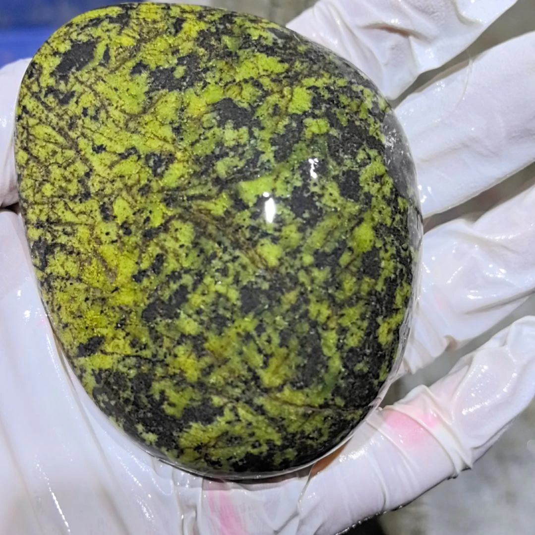 左***正藏玉药王石原石一个摆件