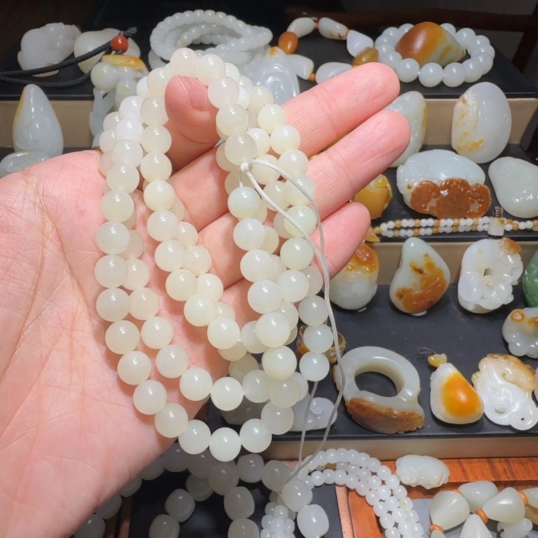 呦***鸣和田玉未镶嵌颈饰