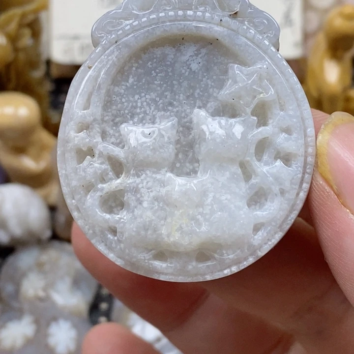 颈饰未镶嵌硅化珊瑚（珊瑚玉）