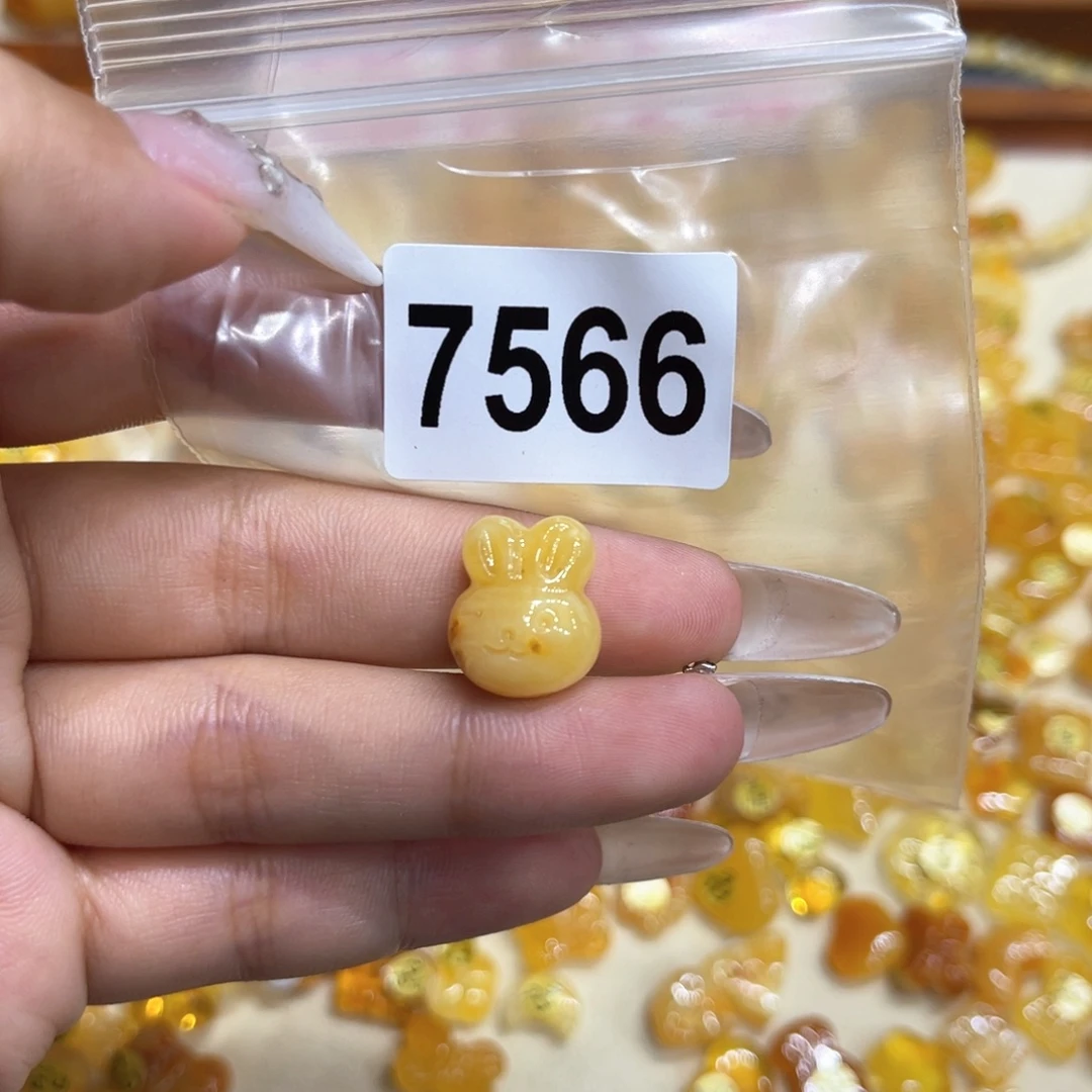 未镶嵌琥珀珠宝奇石