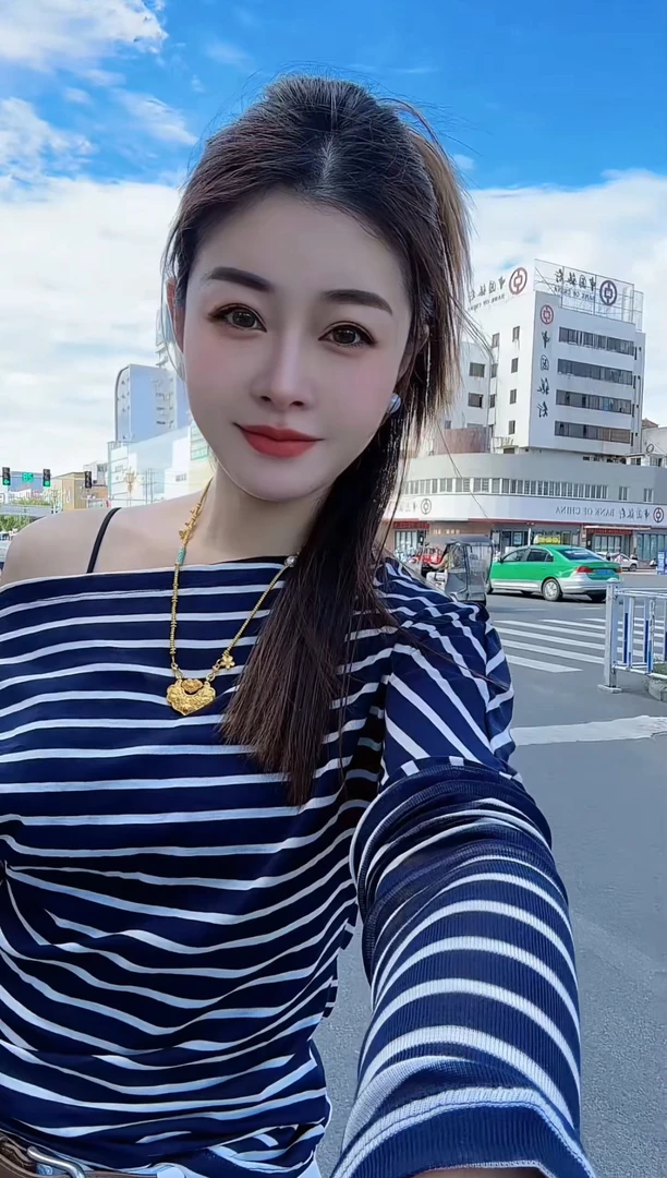 炫彩阁0302【漏肩条纹长袖防晒面膜T】