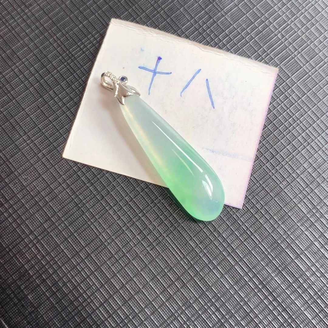 颈饰18K金镶嵌翡翠翡翠