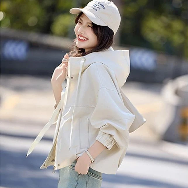 温柔风奶油系通勤短款外套女2025秋季新款慵懒百搭冲锋衣高级感