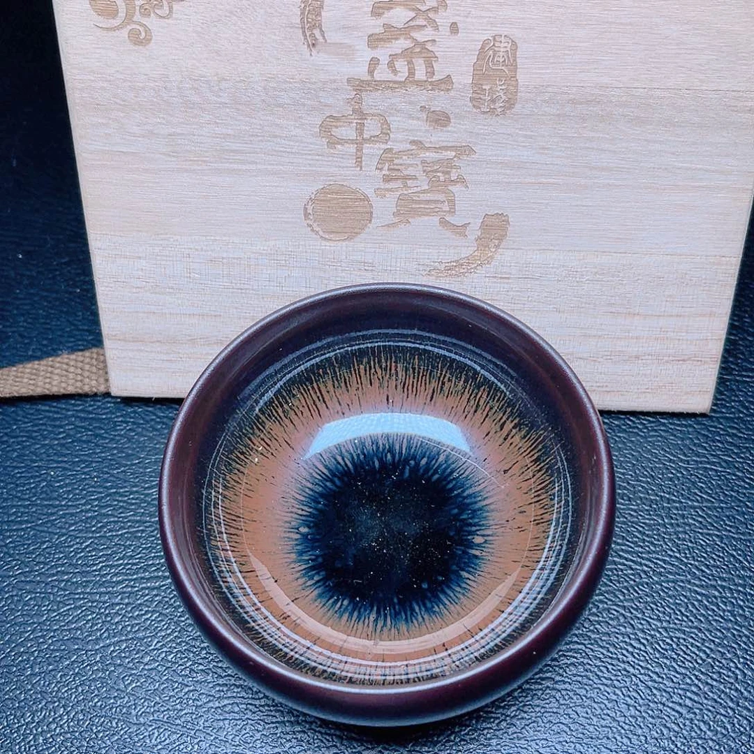 茶盏滴滴答答的声音响