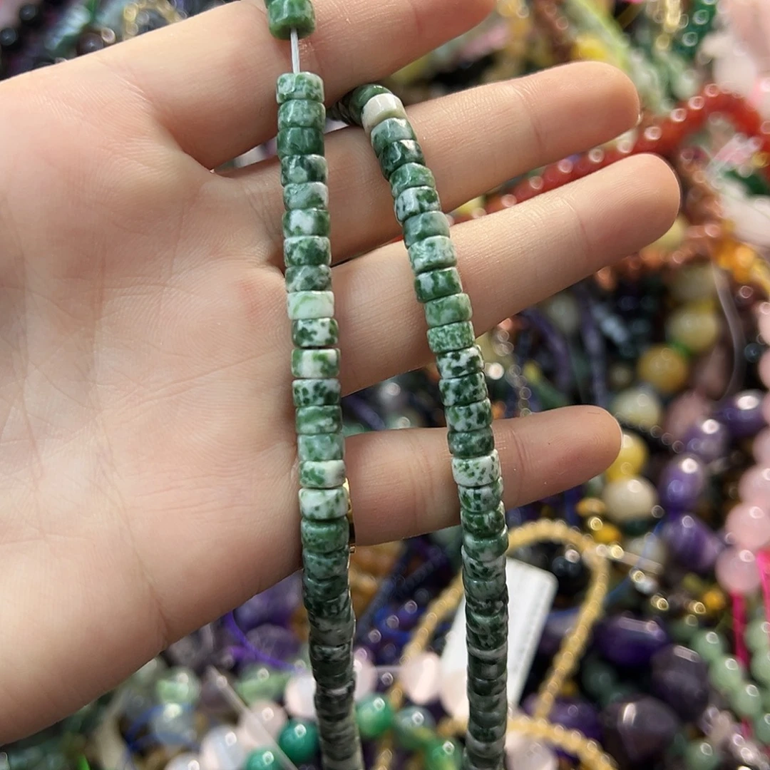 玛瑙/玉髓合金珠宝半成品绿点石隔片。一条