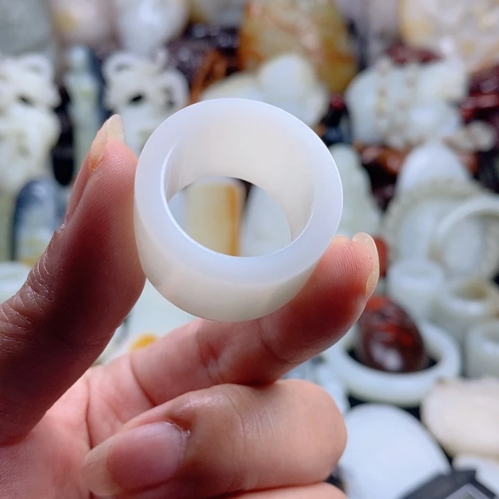 和田玉未镶嵌挂件顺**水