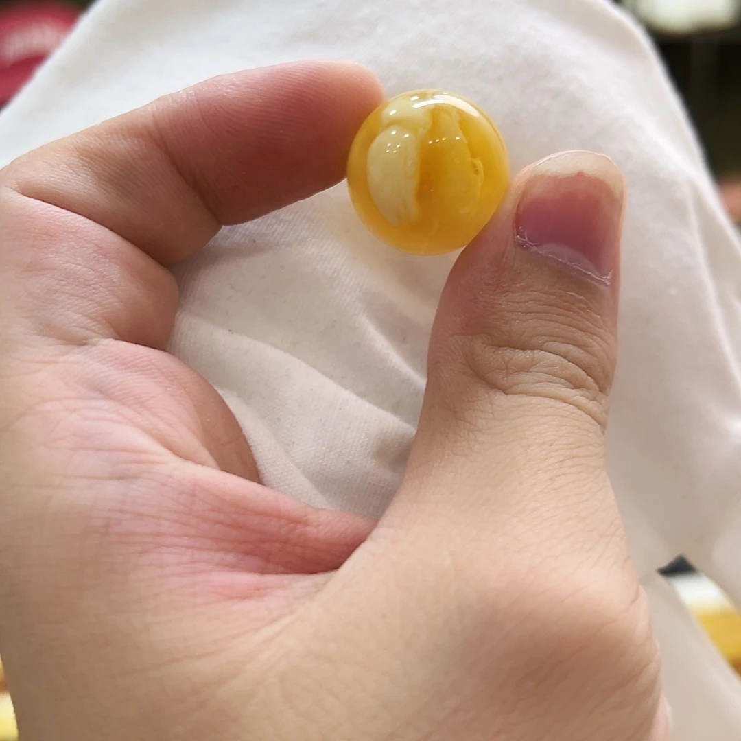 蜜蜡未镶嵌珠宝奇石