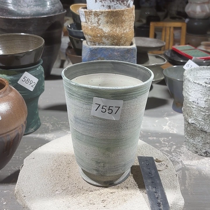 摆件高17，口12，有孔，7557瑕疵处理