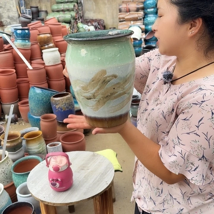 口17高23瑕疵一个盆。