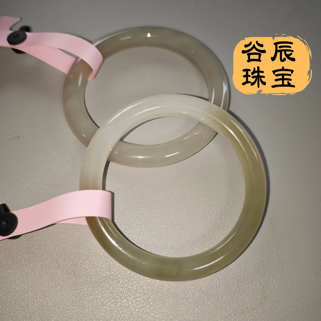 【谷辰珠宝】天然和田玉白带翠时尚手镯拍一发一多样性发货