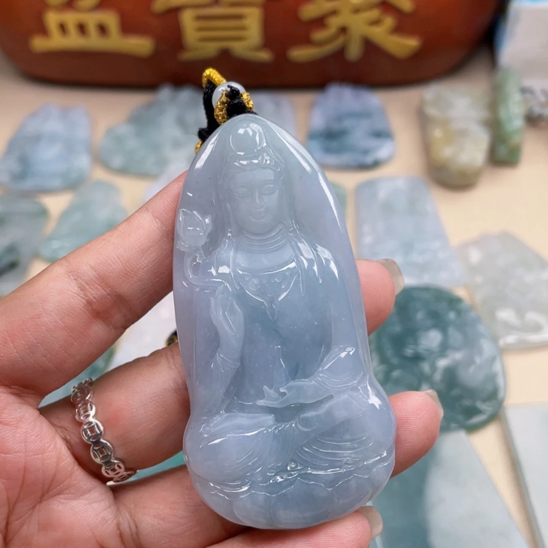 翡翠未镶嵌颈饰观音