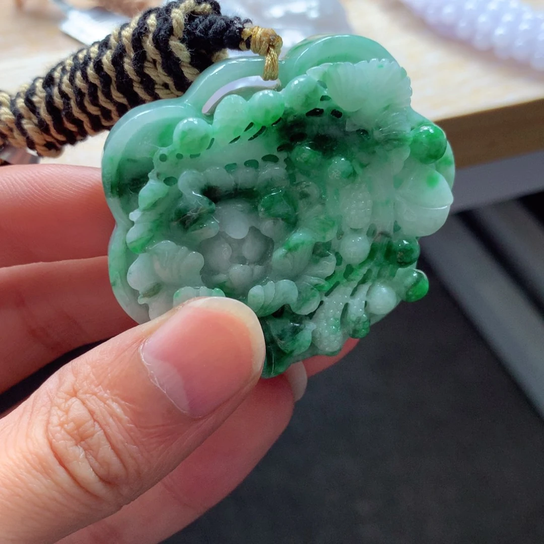 翡翠未镶嵌颈饰吊坠