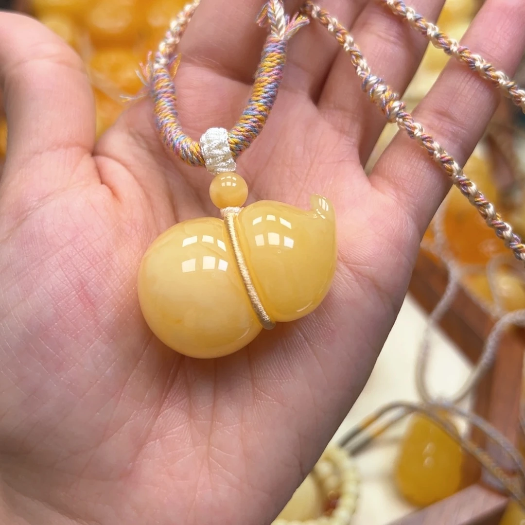 琥珀未镶嵌颈饰蜜蜡