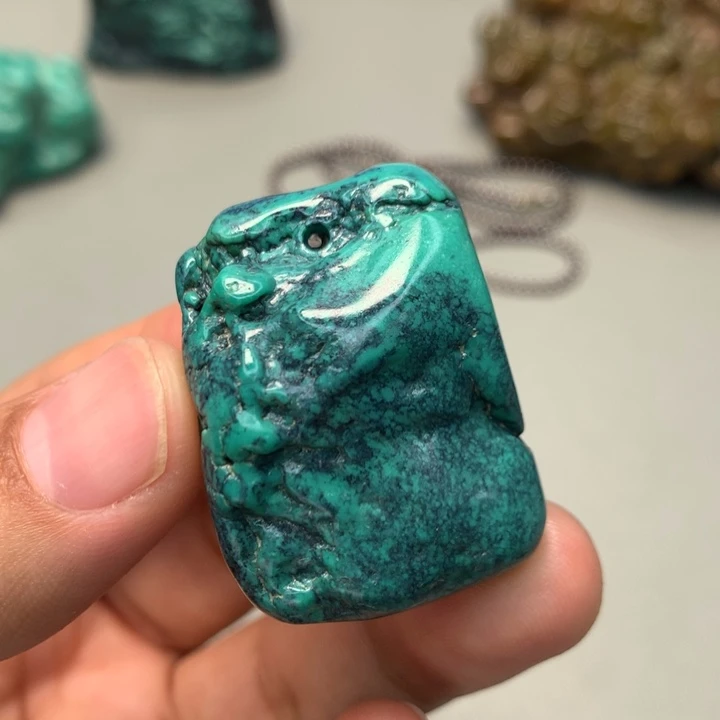 绿松石未镶嵌颈饰