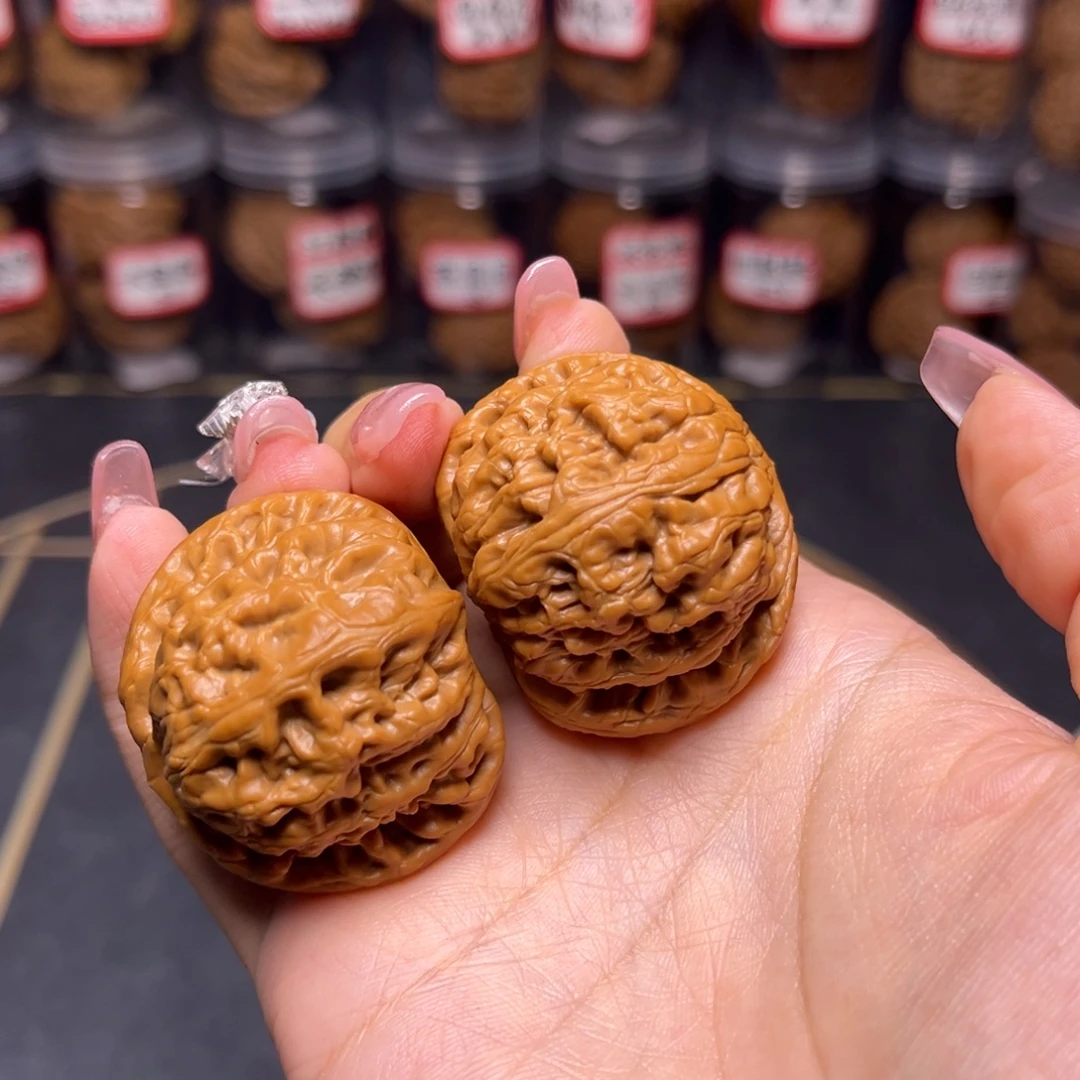 小***哥吊坠文玩核桃红锦鲤