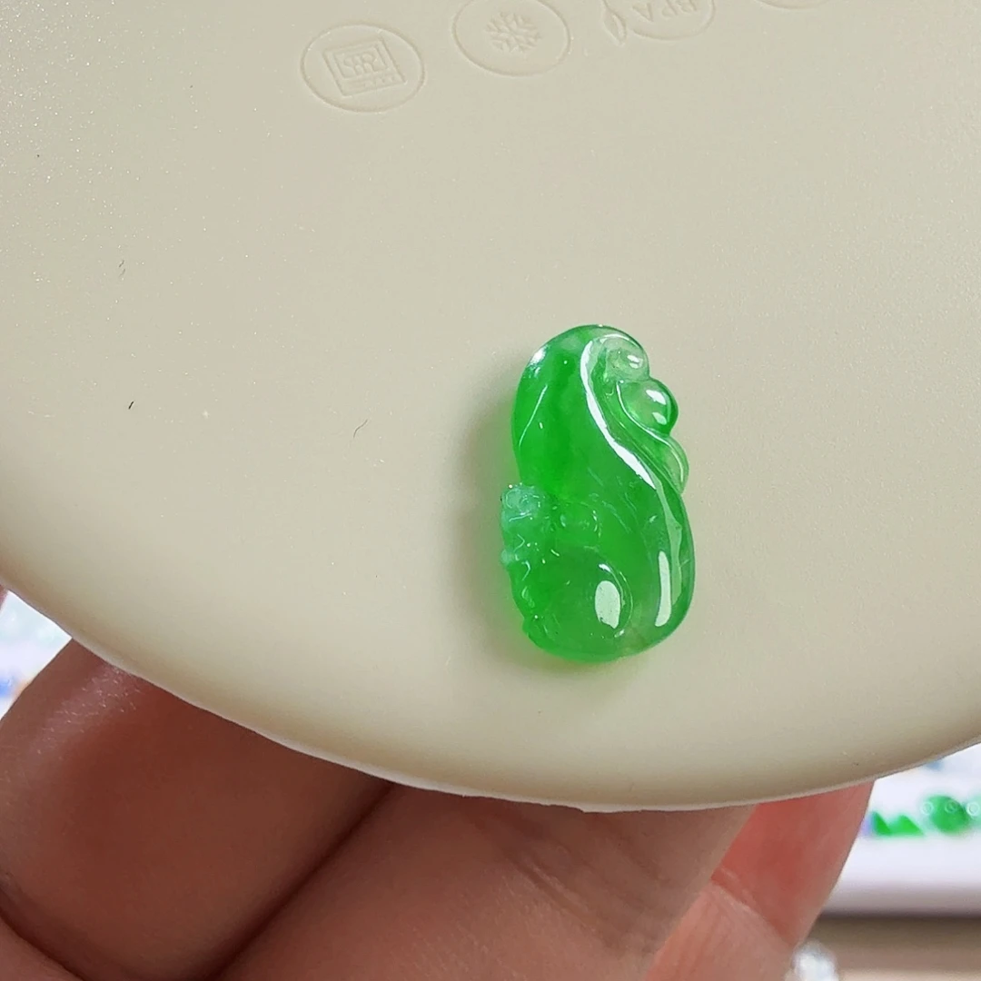 翡翠未镶嵌颈饰裸石