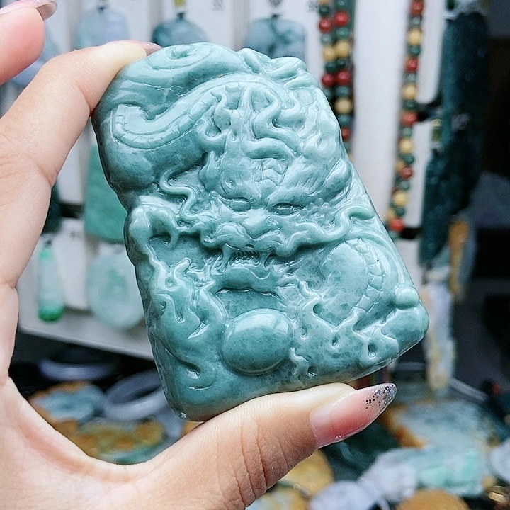 颈饰足铂镶嵌翡翠翡翠
