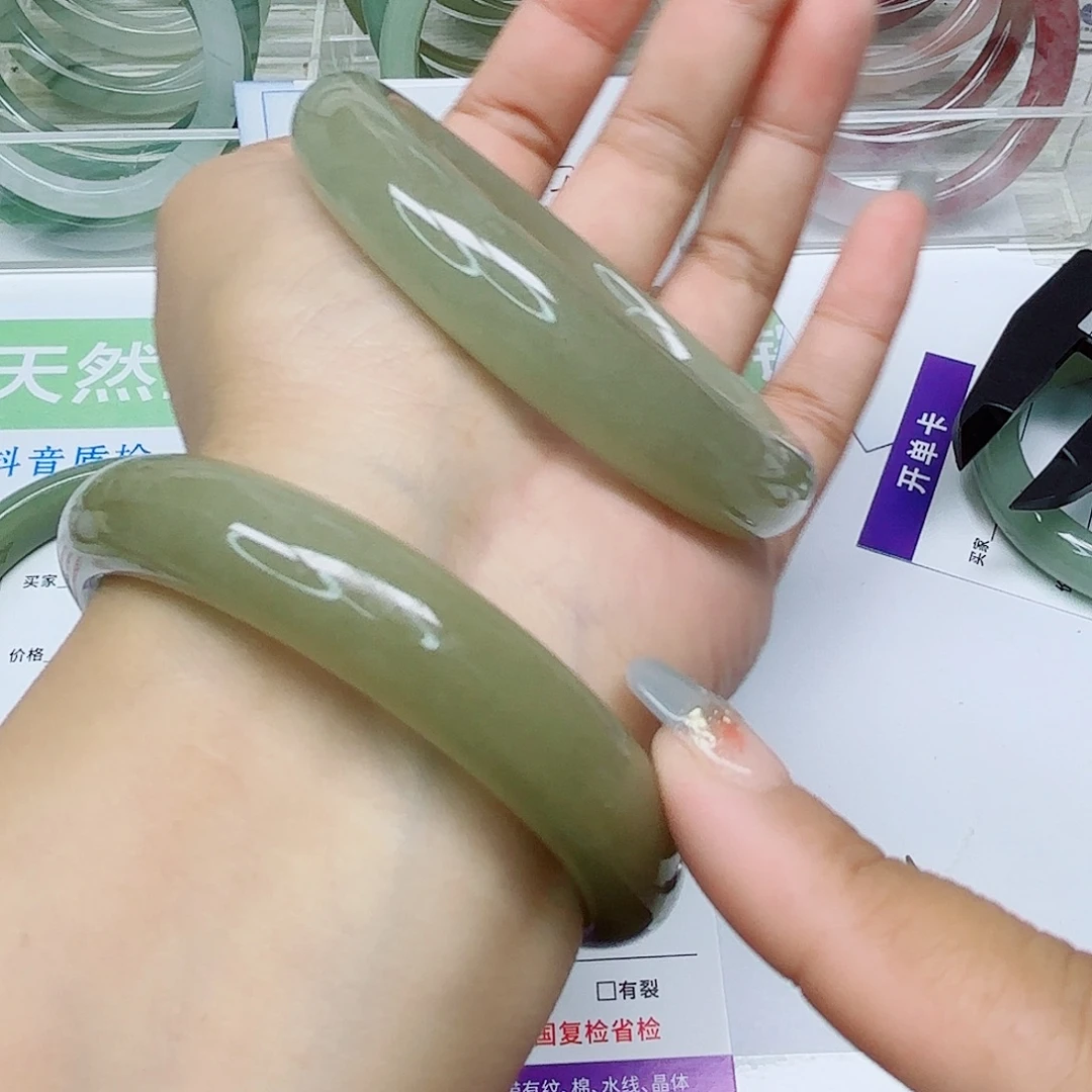 未镶嵌手镯石英质玉177/60