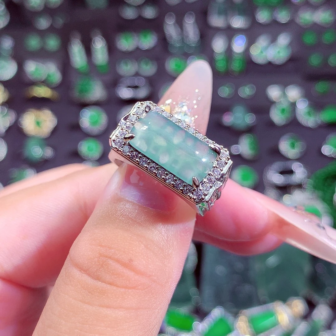 翡翠未镶嵌颈饰挂件