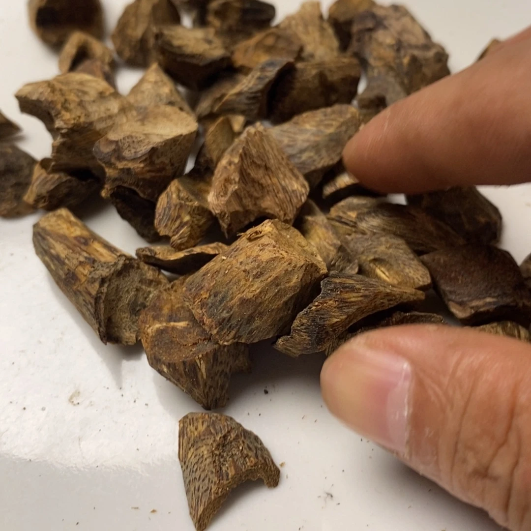 沉香碎屑沉香天然树钉31克