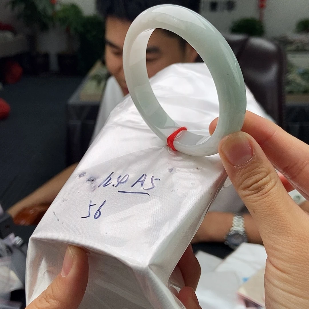 翡翠手镯未镶嵌颜色多样性发拍一发一