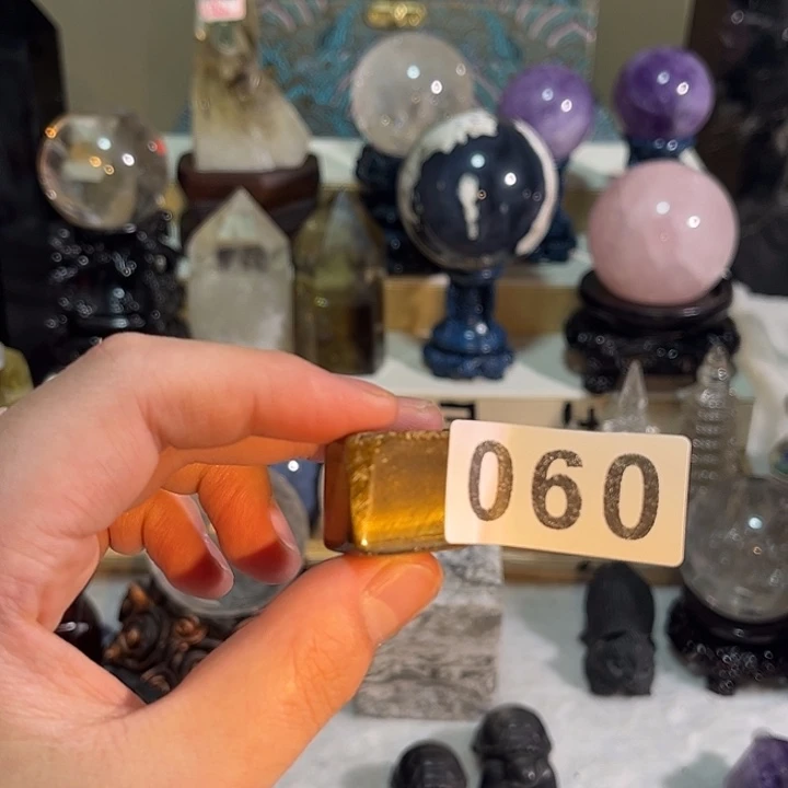 未镶嵌水晶大型摆件（非配饰）