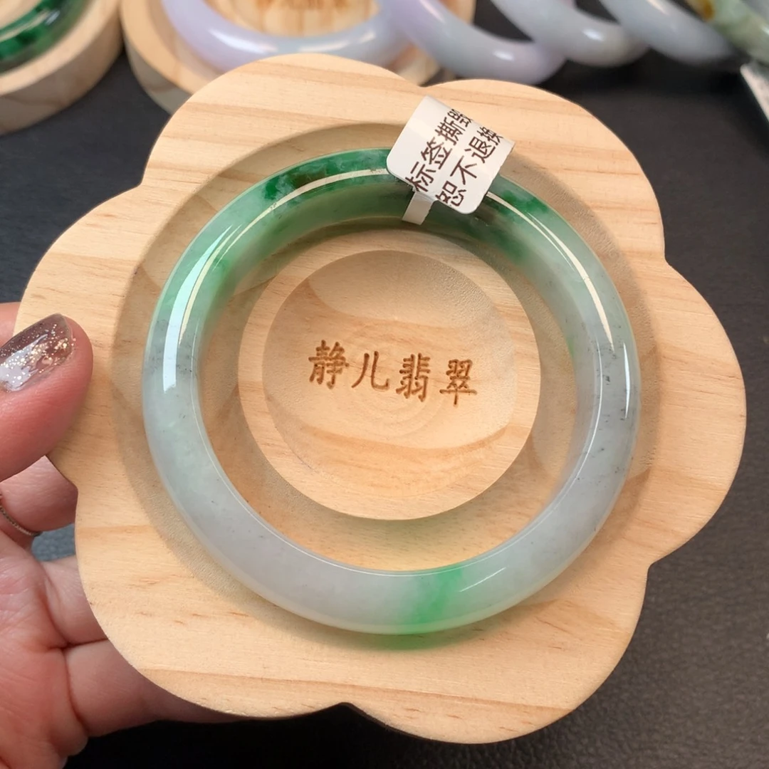 翡翠手镯未镶嵌56圈口