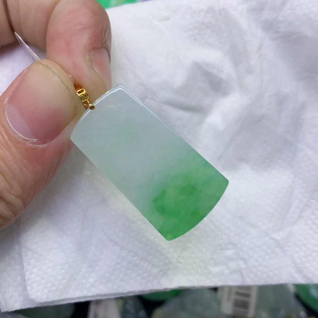 颈饰18K金镶嵌翡翠