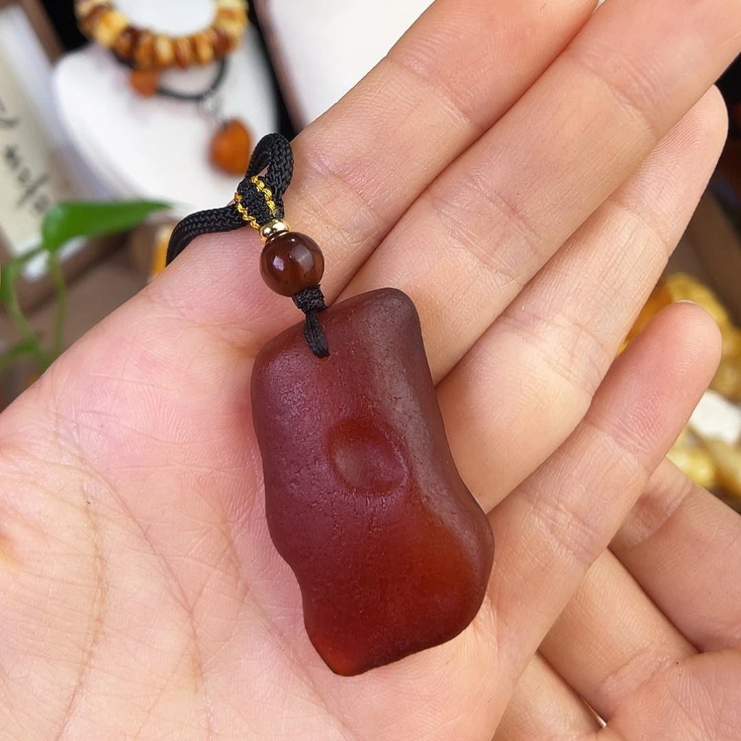 琥珀珠宝奇石未镶嵌。