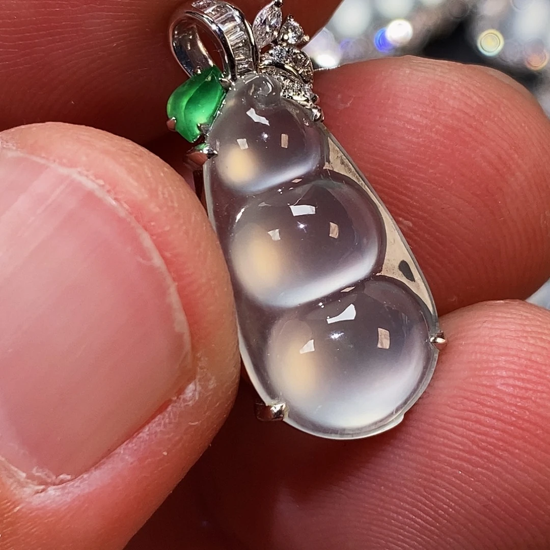 铁***丶翡翠18K金镶嵌颈饰豆子