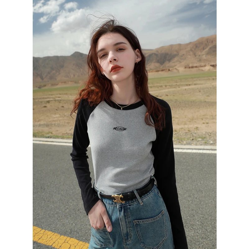 三彩2025秋季新款圆领插肩袖撞色复古字母印花T恤套头上衣短款女M