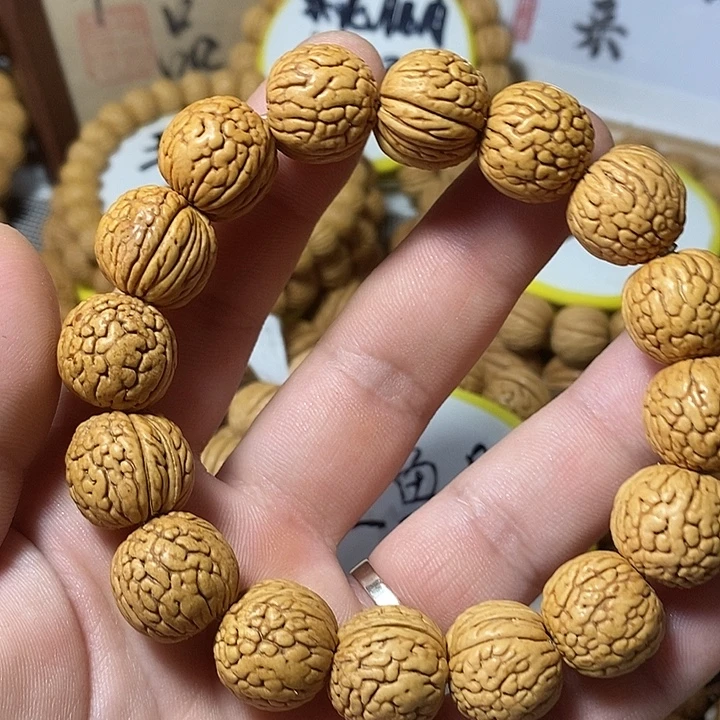 桃核手串顺顺利利35.8。   12福利