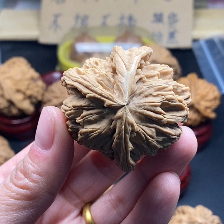 o***哥吊坠文玩核桃瑕疵单只不退不换