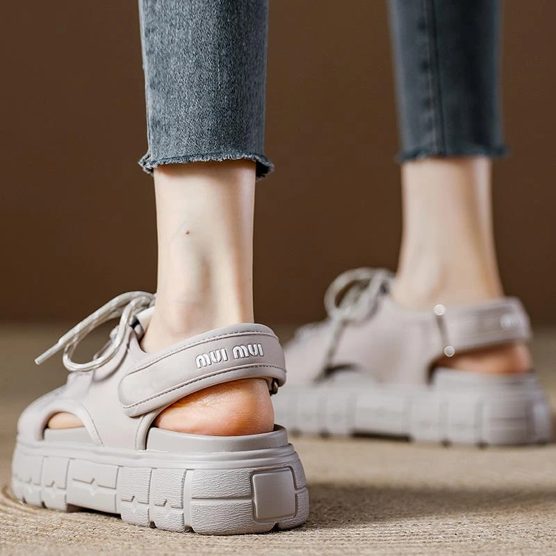 超好看真皮厚底一字拖鞋2025年夏季超火爆款复古细带运动沙滩凉鞋