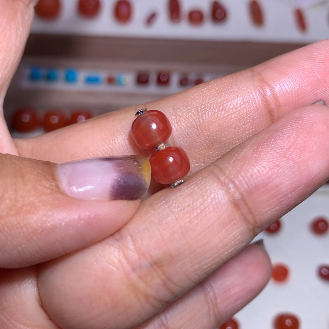 南红玛瑙未镶嵌老型对珠7×6瓦西玫红 微沙带