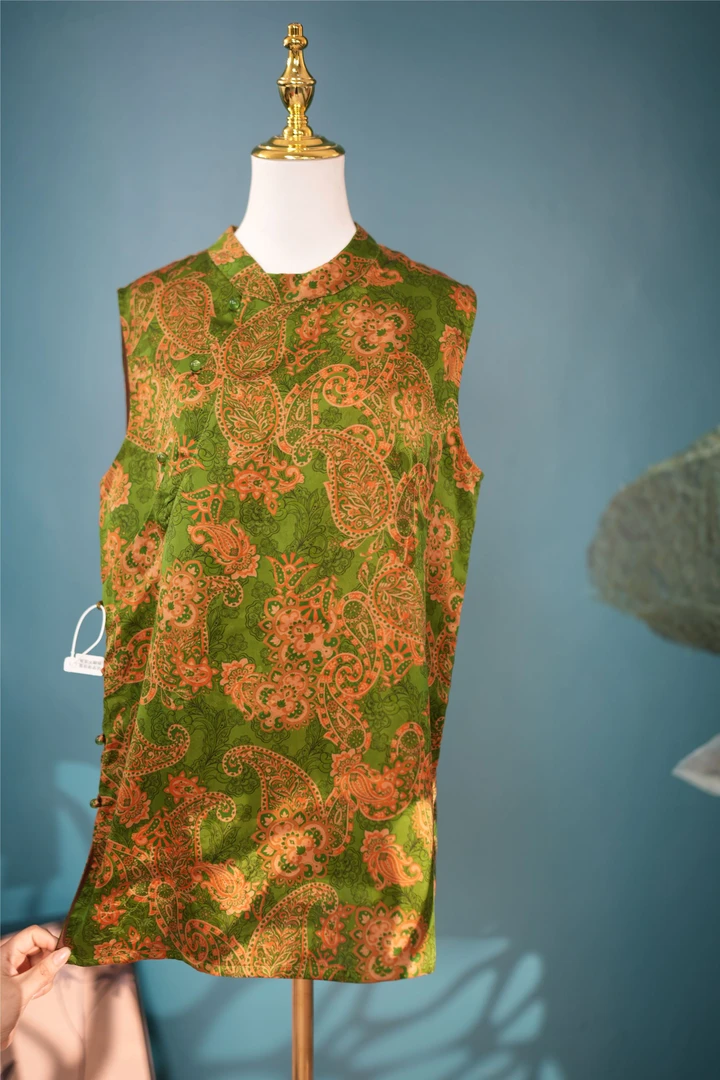 A12.拼色腰果花无袖奥戴