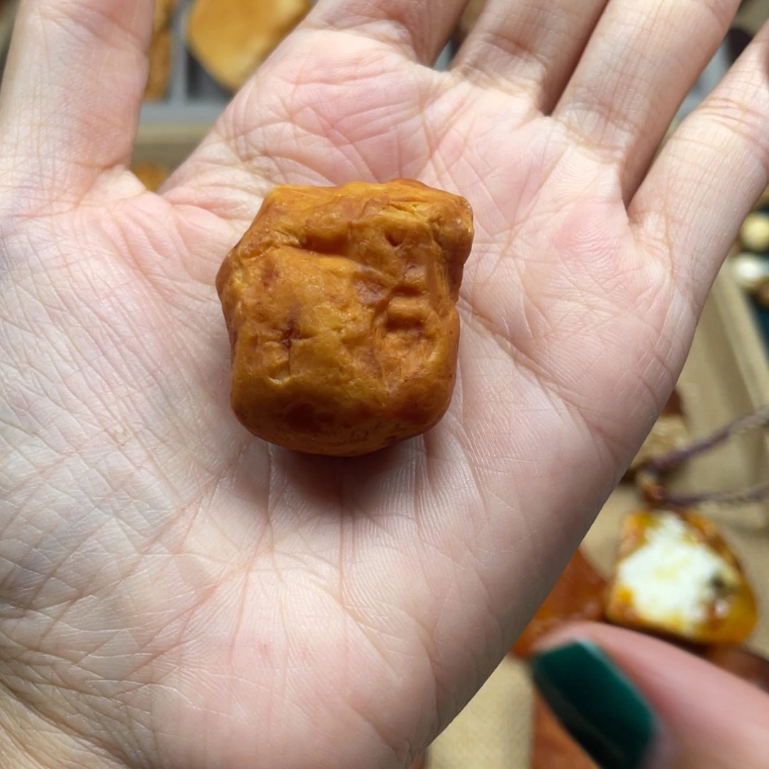 未镶嵌琥珀珠宝奇石