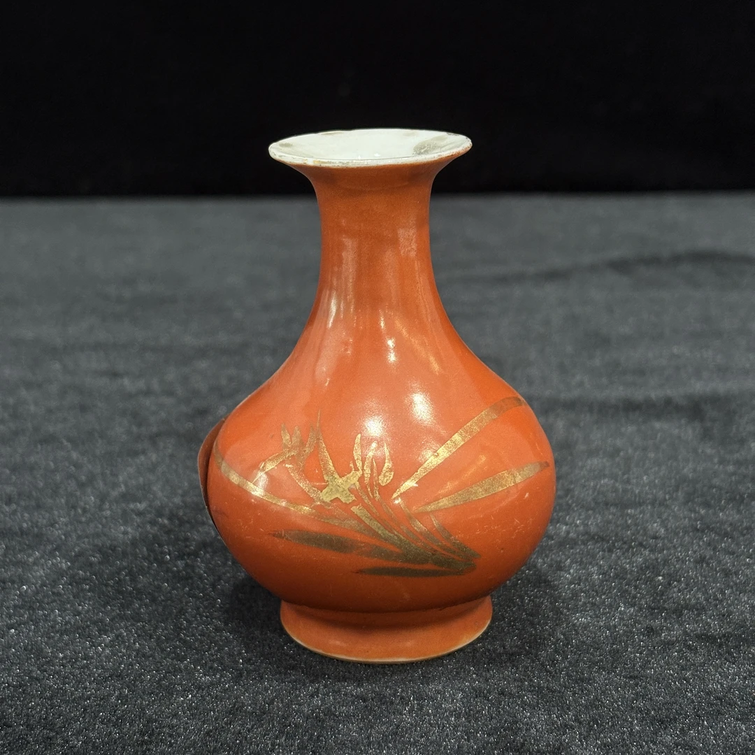 红描金兰花叉口小瓶960(83)