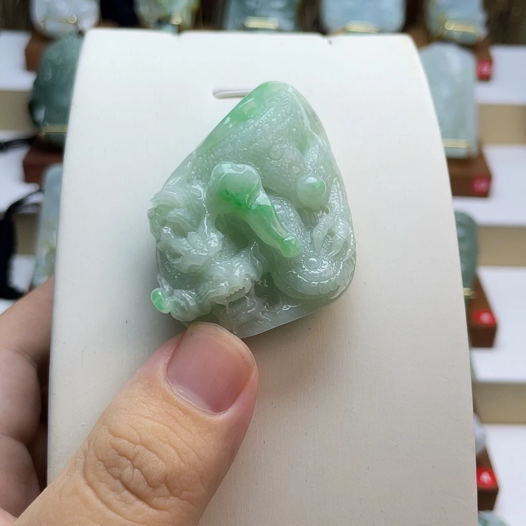 翡翠未镶嵌吊坠(不含链)龙牌