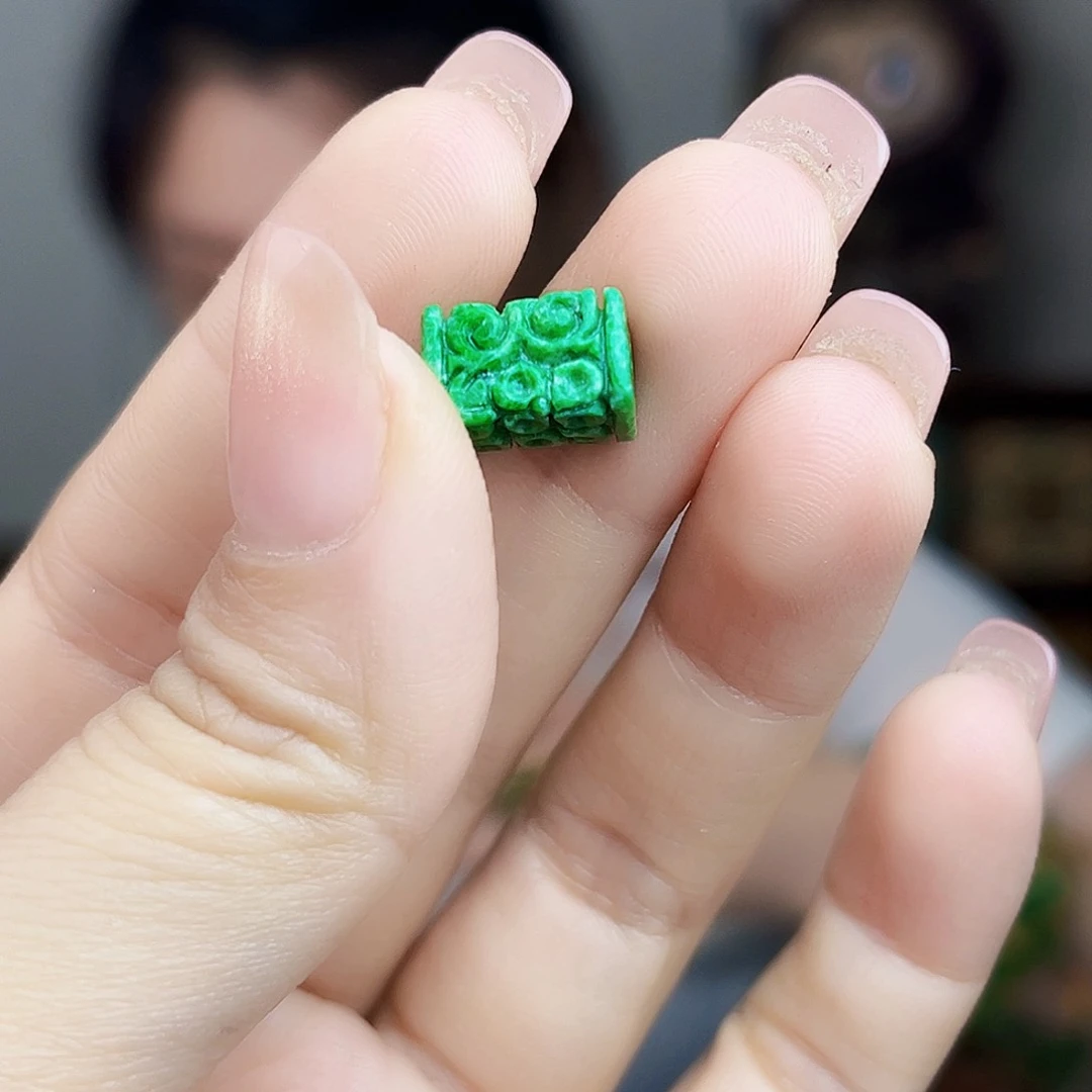 翡翠未镶嵌颈饰多样性